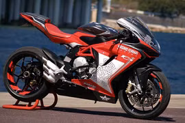 Xem "người mẫu" MV Agusta F3 675 phô diễn sức mạnh