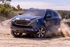 Isuzu mu-X giảm chạm đáy 200 triệu đồng 