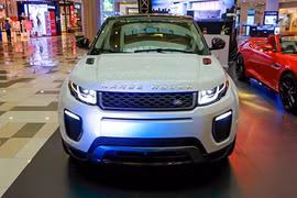 Range Rover Evoque xuống giá tới 200 triệu tại Việt Nam
