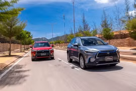 Toyota Corolla Cross bất ngờ "nhảy" lên đỉnh thị trường ôtô Việt 