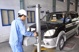 Hàng loạt xe ôtô đi đăng kiểm, trượt kiểm định khí thải