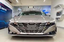 Giá xe Hyundai Elantra đang rẻ ngang Accent 