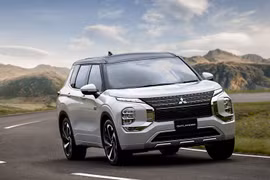 Mitsubishi Outlander PHEV 2022 "cháy hàng" khách đặt mua chờ 5 tháng