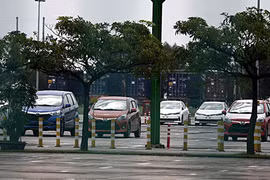Ôtô nhập khẩu về Việt Nam bất ngờ giảm mạnh 