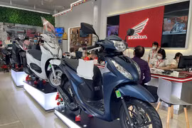 Giá xe ga Honda Vision tại Việt Nam chênh kỷ lục, tới 14 triệu đồng