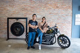 Khánh Thi tậu Harley-Davidson giá 849 triệu tặng chồng Phan Hiển sau chiến tích 3 HCV 