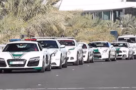 Dàn siêu xe trăm tỷ của cảnh sát Dubai "lướt phố" 