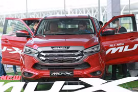 Isuzu MU-X ế ẩm nhất Việt Nam "đại hạ giá" chỉ còn 770 triệu đồng