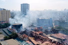 Gallery - Thuỷ ngân cháy Cty Rạng Đông phát tán môi trường - image 8