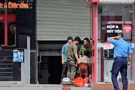 TPHCM: Bắt đối tượng cầm búa đập trụ ATM ngân hàng trộm tài sản