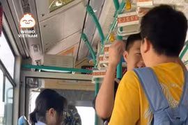Thấy bạn nữ ngủ gật trên xe buýt, nam sinh có hành động cực ga lăng