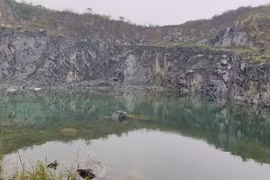 Hà Nội: Cận cảnh mỏ đá bị Công ty Thuận Phát bỏ rơi, không hoàn nguyên