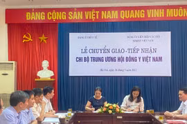 Lễ chuyển giao và tiếp nhận Chi bộ Hội Đông y Việt Nam