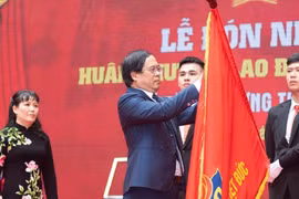 Hà Nội: Trường THPT Việt Đức đón nhận Huân chương lao động hạng Nhì