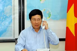 Bộ trưởng Ngoại giao điện đàm với Ủy viên Quốc vụ Trung Quốc