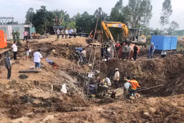 Gallery - BÉ TRAI RƠI XUỐNG TRỤ BÊ TÔNG SÂU 35M Ở ĐỒNG THÁP - image 9