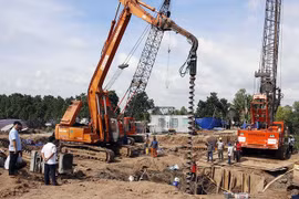 Gallery - BÉ TRAI RƠI XUỐNG TRỤ BÊ TÔNG SÂU 35M Ở ĐỒNG THÁP - image 10