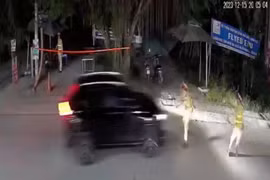 Hà Nam: Nam tài xế lao thẳng vào 2 CSGT đang đo nồng độ cồn