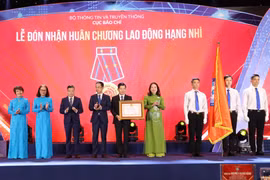 Cục Báo chí đón nhận Huân chương Lao động hạng Nhì