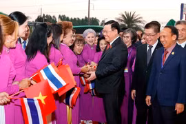 Chủ tịch Quốc hội Vương Đình Huệ gặp gỡ cộng đồng người Việt Nam tại Thái Lan