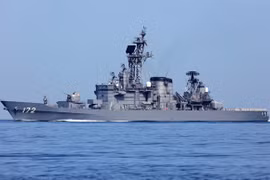 Khu trục JS Shimakaze của Nhật thủng một lỗ sau va chạm với... tàu cá Trung Quốc
