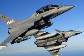 Giây phút kinh hoàng của người được trải nghiệm bay trên tiêm kích Rafale B 