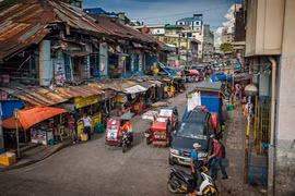 Chùm ảnh lột tả chênh lệch giàu-nghèo ở Manila