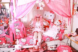 Gặp cô nàng mê Hello Kitty điên cuồng