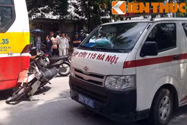 Xe máy “đóng đinh” xe buýt, nam thanh niên nguy kịch