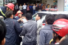 Rơi từ tầng 7 khi lau kính 