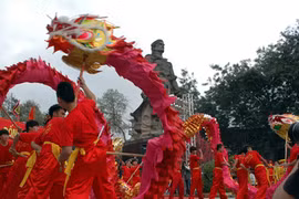 Rộn rã lễ rước kiệu, múa rồng hội gò Đống Đa