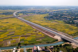 Gallery - Cao tốc 34000 tỷ chi chít ổ gà - image 12