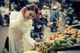 Theo chân áo dài xinh đẹp dạo quanh phố phường Hà Nội