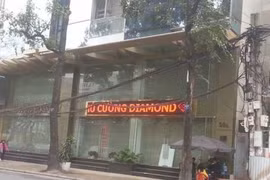 Nghi buôn lậu kim cương, cửa hàng vàng Phú Cường bị khám xét khẩn cấp 