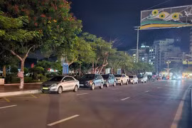 Tàu va vào đường dây điện 35KV, toàn đảo Cát Bà mất điện