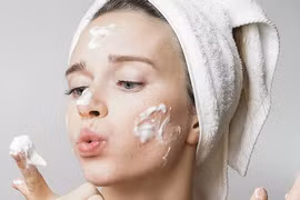 Da khô, kích ứng nếu chọn sữa rửa mặt có độ pH không đúng 