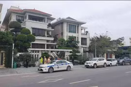 Hé lộ về doanh nghiệp đứng sau 3 ô tô hạng sang trong nhà cựu Chủ tịch UBND TP.Hạ Long