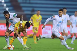 61. Vì sao V.League “bỗng dưng” được tạm nghỉ 1 tháng?