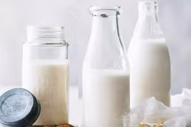 Uống một ly sữa hay một hộp sữa chua mỗi ngày sẽ tốt hơn?