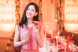 Bất chấp bê bối của chồng, “Hot girl trà sữa” thành tỷ phú Trung Quốc