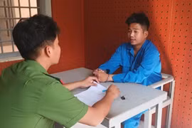 Bắt nóng nhóm đối tượng 12 lần cướp điện thoại đắt tiền