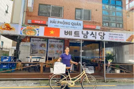 Cô gái bán xôi khúc ở Hàn tiết lộ thu nhập "khủng" 