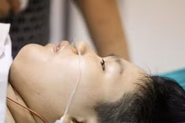 Phượng bật gốc, 1 học sinh tử vong: 'Mẹ ơi, bạn con mất rồi'