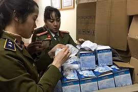 Hà Nội: Phát hiện 2 vụ gom hơn 77.000 khẩu trang y tế để bán kiếm lời