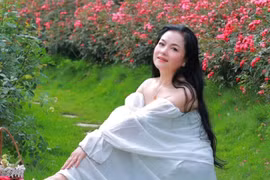  NSND Thu Quế: Nhan sắc Trời cho, trẻ đẹp ở tuổi 55