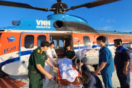 Dùng trực thăng đưa ngư dân bệnh nặng từ đảo vào đất liền 