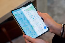 Người dùng 'chờ dài cổ', không biết khi nào phát hành Galaxy Fold