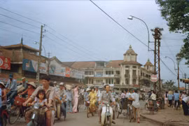 TP HCM năm 1990 qua ảnh của Marc Yablonka