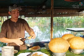 Đặc sản lạ ở An Giang muốn ăn phải trải qua "dầu sôi lửa bỏng"