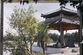Hồ Hoàn Kiếm - đền Ngọc Sơn trông khác lạ trong ảnh màu 1915
